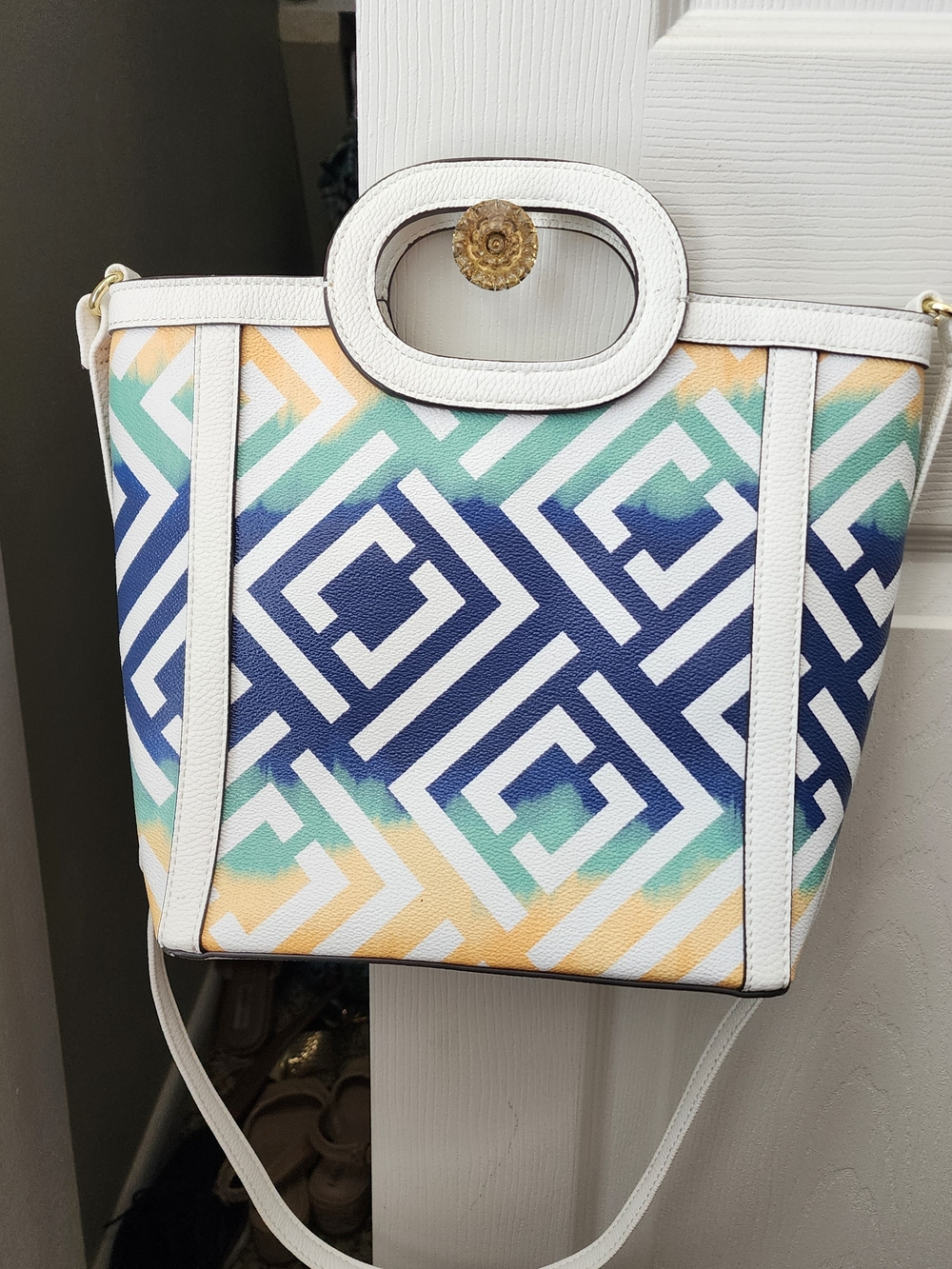 Liz Claiborne White Tote with Navy, Mint & Yellow Geometric Print